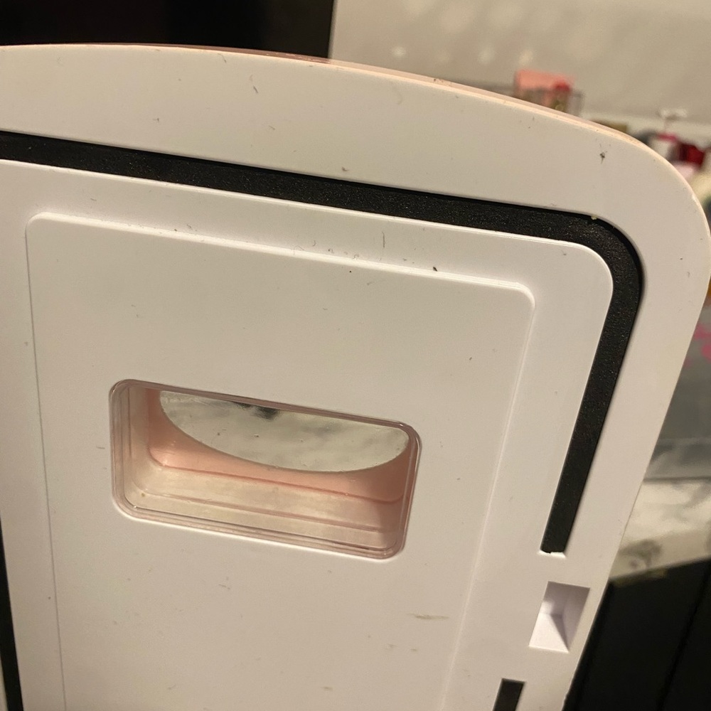 Pink Retro Mini Fridge - Picture 4 of 8